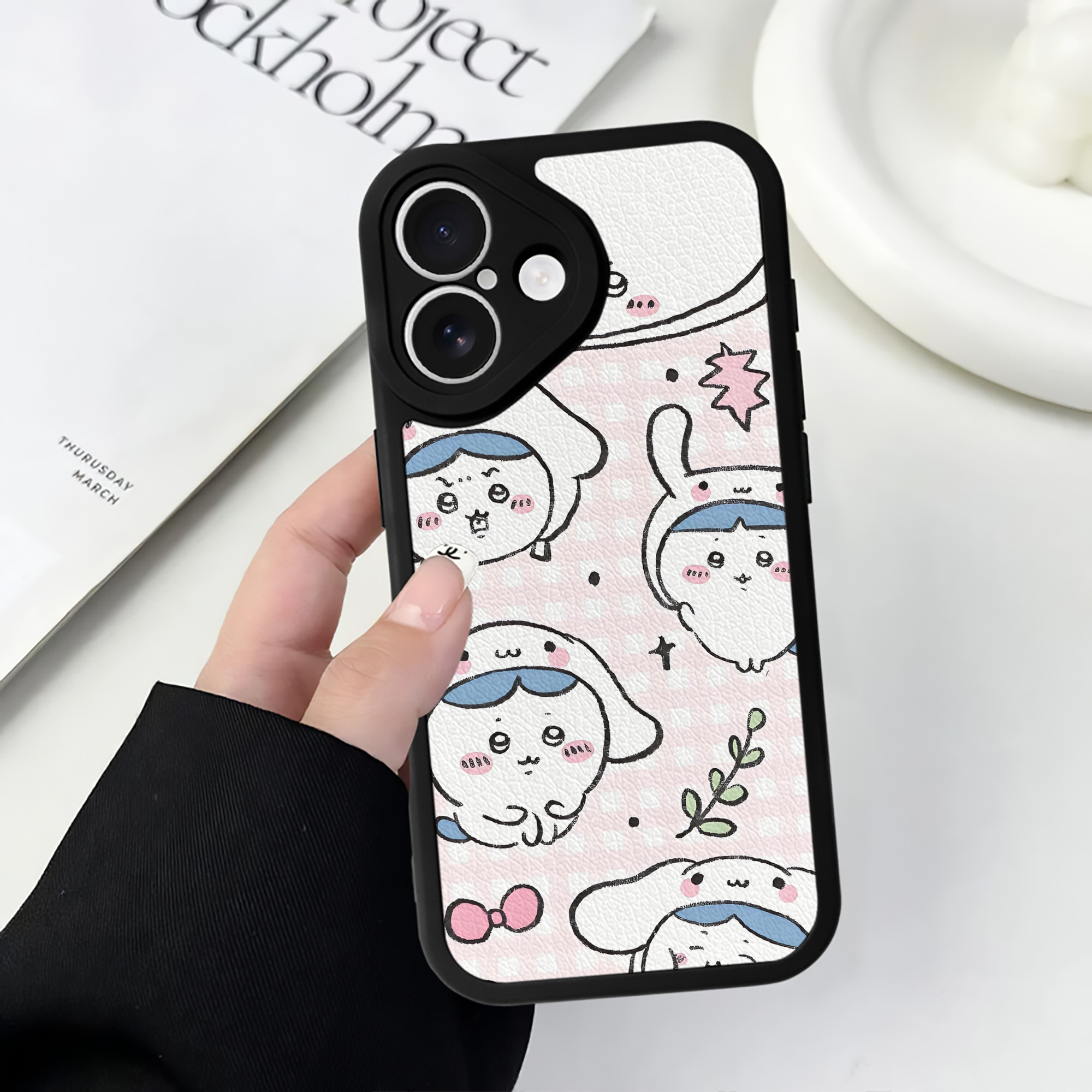 （画像用） ちいかわ Chii-kawa 【iPhone 16シリーズ対応】シリコンスマホケース（レザー調） 材質：シリコン